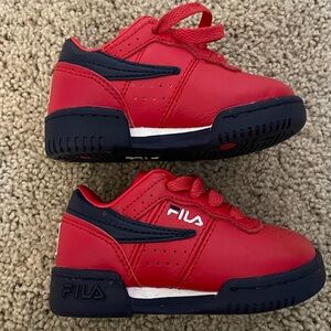 Toddler FILA shoes / boys Size 5